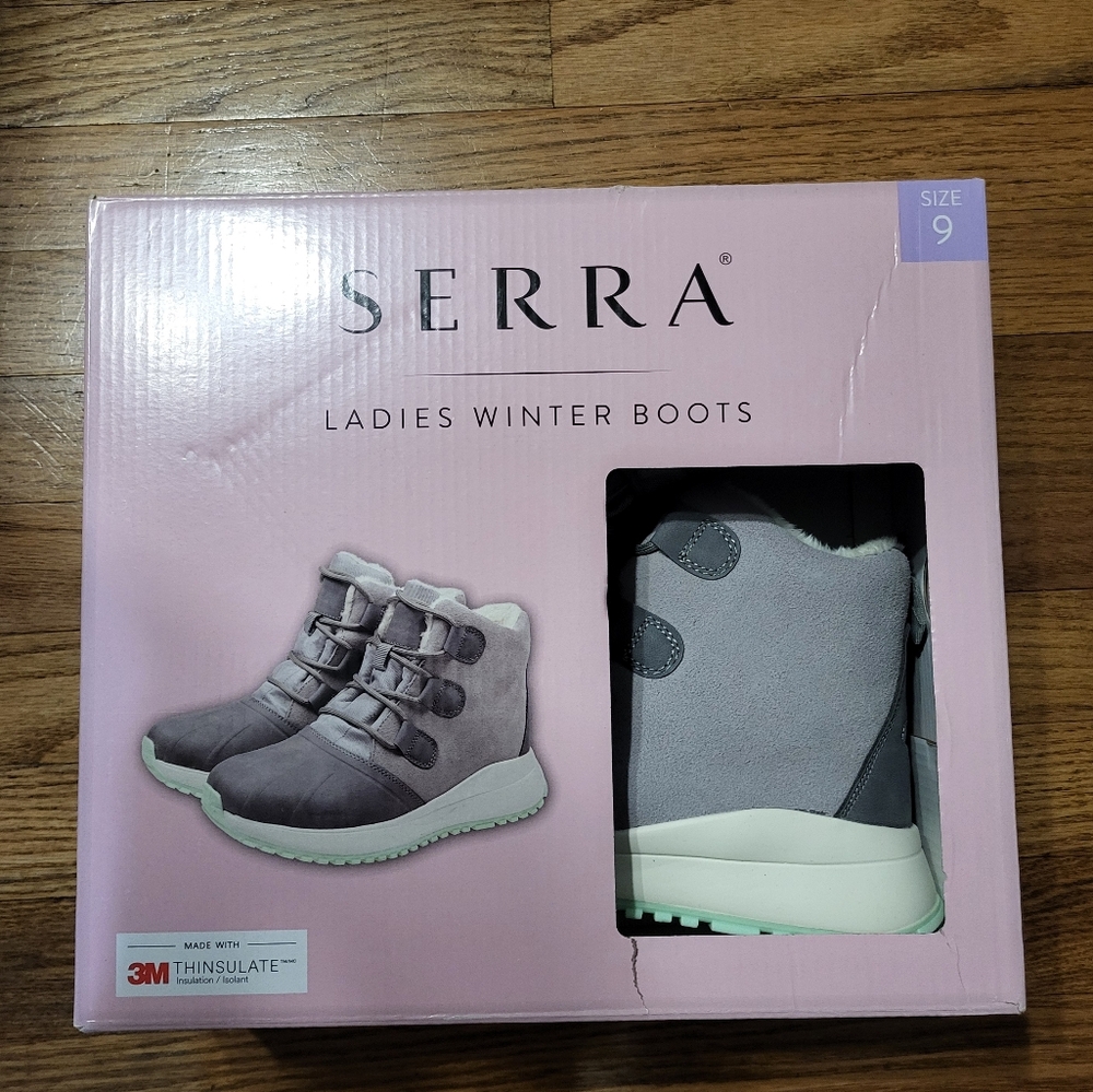 NIB Serra size 9 boots